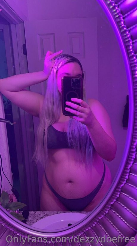 dezzydoefree model art photo