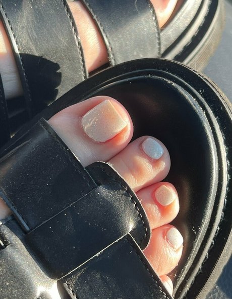 dezzydoefree sexy model img