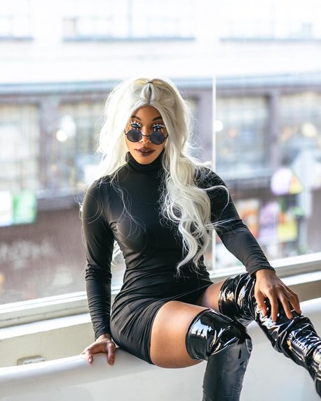 Kiera Please pornstar top img