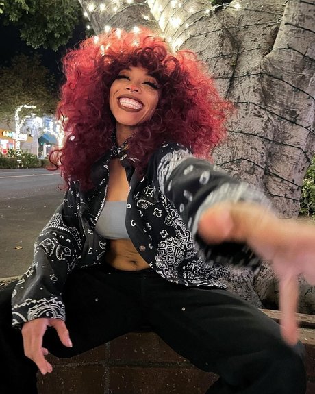 Kiera Please hd actress picture