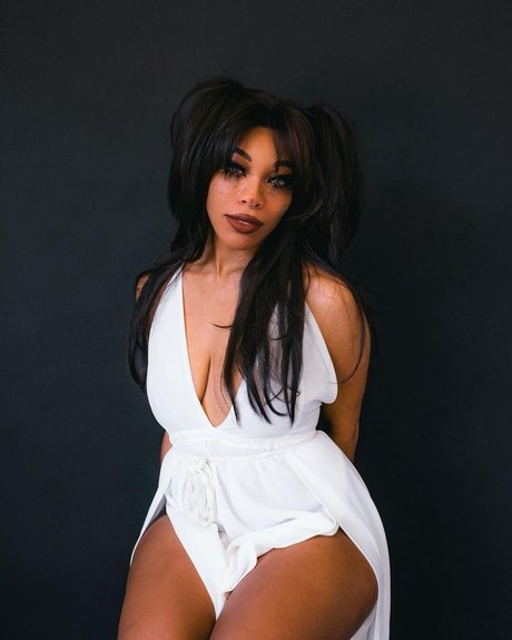 Kiera Please erotic model photo