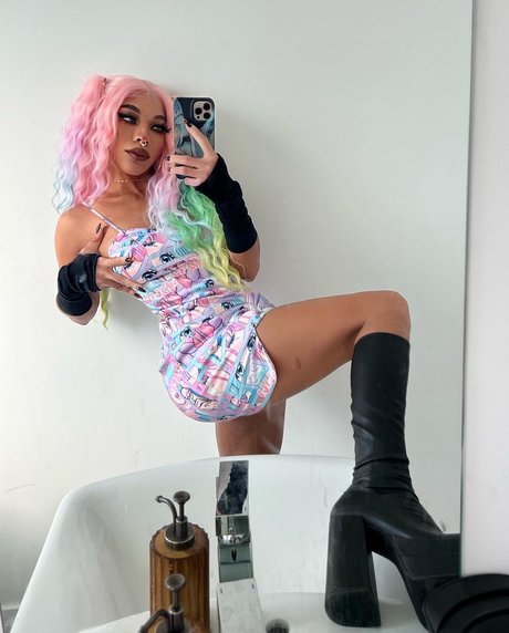 Kiera Please porn actress archive