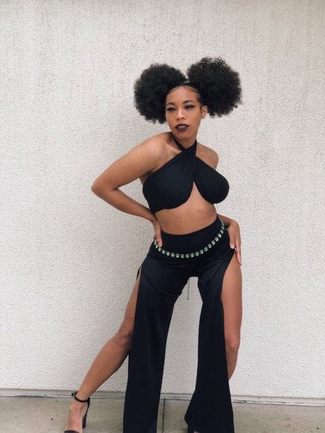 Kiera Please nude star pictures