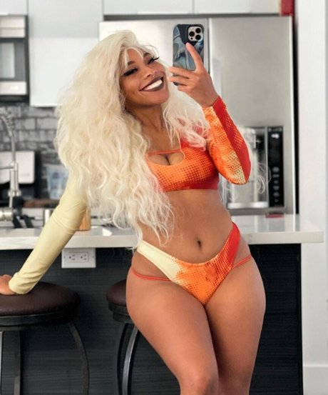 Kiera Please pornographic star archive