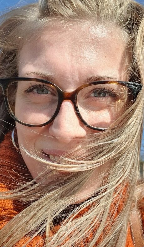 mistress remmel pretty model image