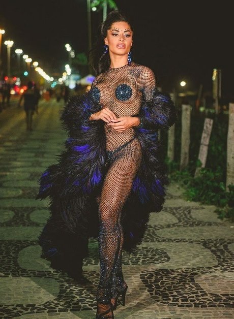 Aline Riscado model top img