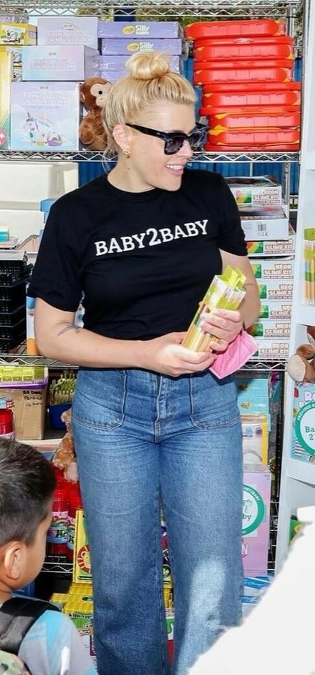 Busy Phillips star pornographic pics