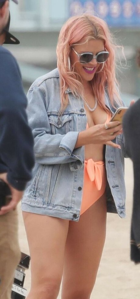 Busy Phillips exclusive actress picture