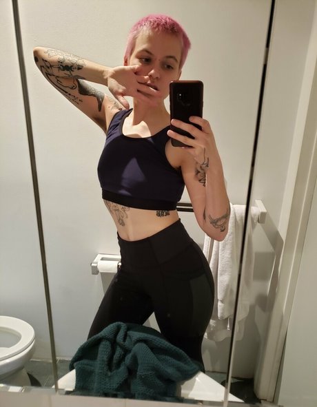 molotovcocktease Profile pic