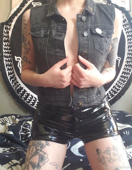 molotovcocktease model free pictures