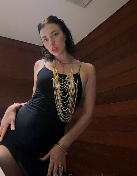 pinkyroxy star sexy photo