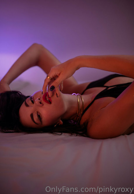 pinkyroxy model exclusive galleries