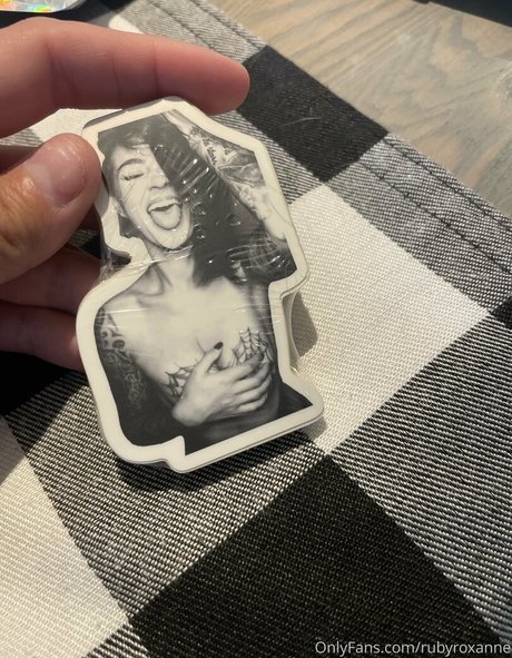 rubyroxanne sexy actress picture