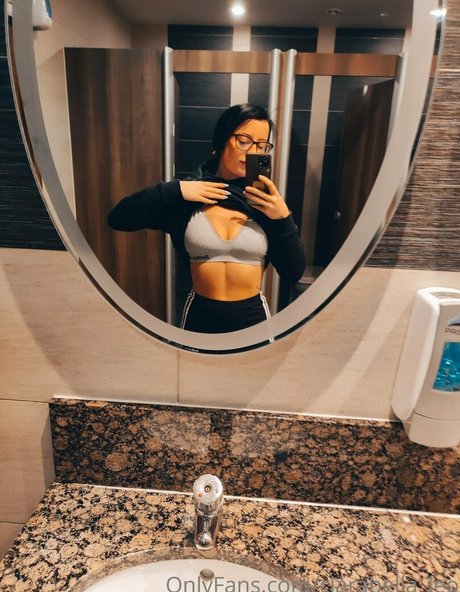 clarabella leo xxx model gallery