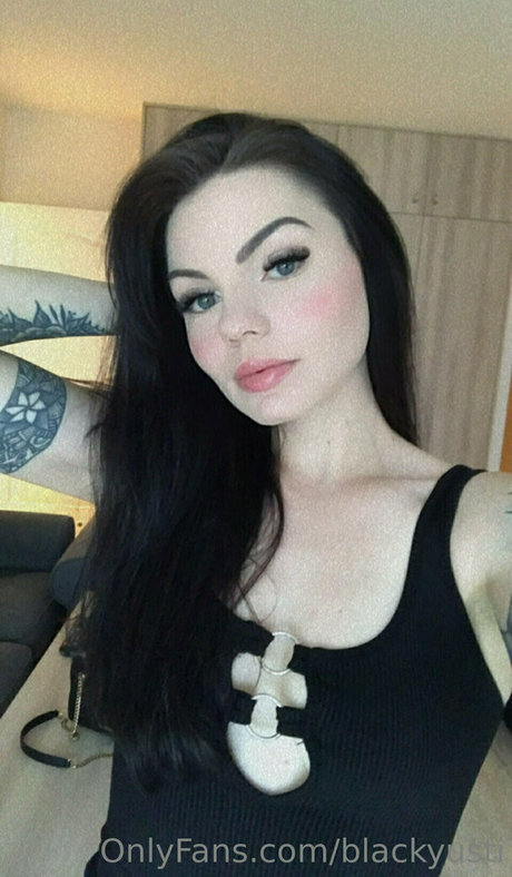 blackyusti pornstar sexy pics