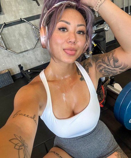 Cynthia Leu naked star images