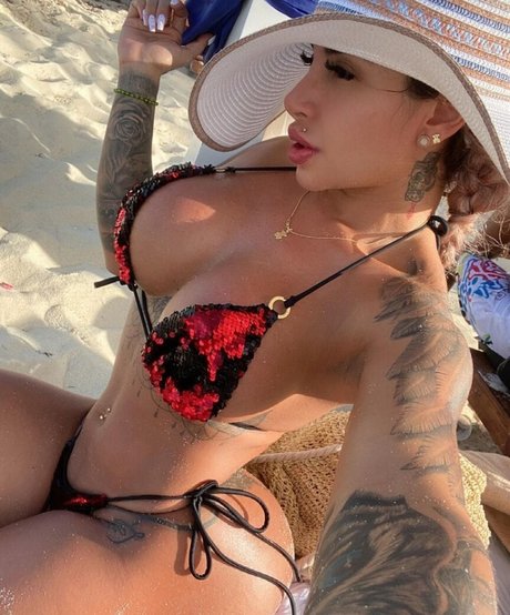 Lis Valderrama sexy pornstar gallery