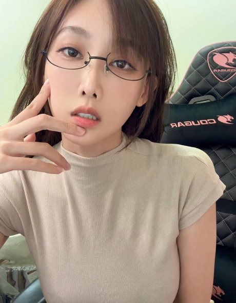 Kosos2684 pornographic model galleries