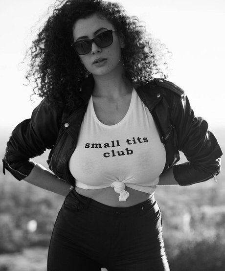 Leila Lowfire exclusive model pics