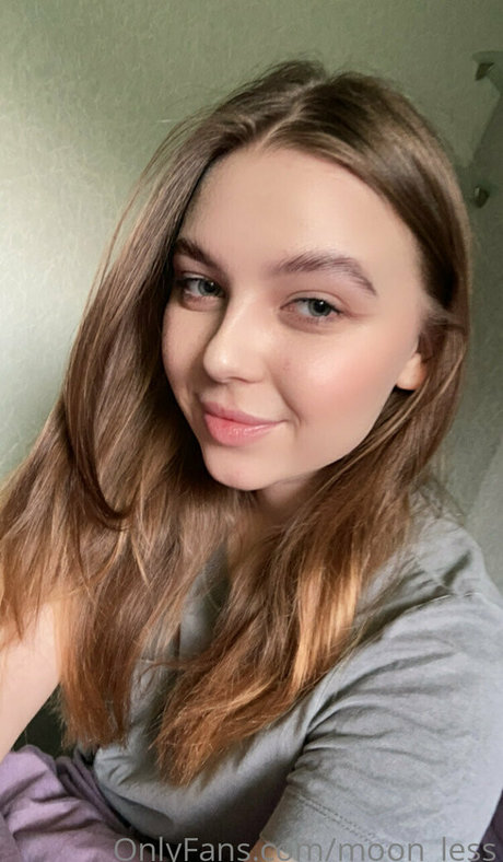 moon less model hd gallery