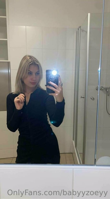 babyyzoeyy nudes model images