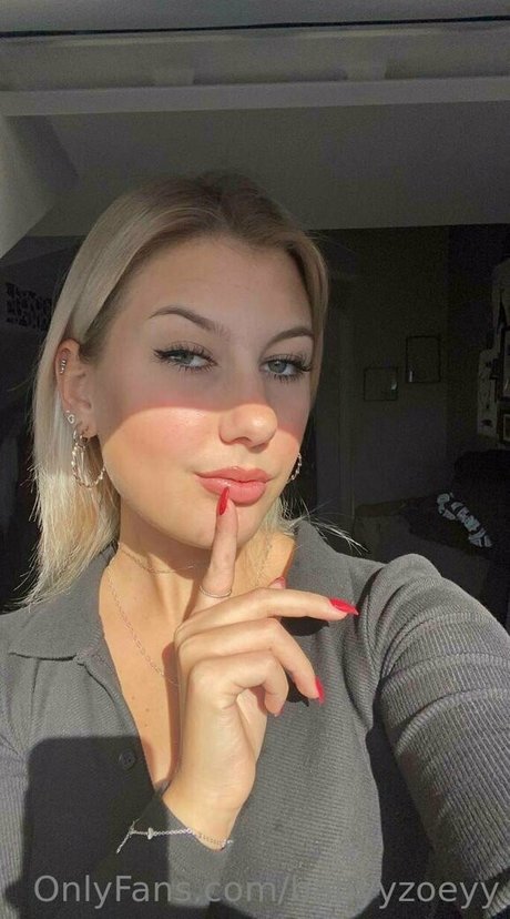 babyyzoeyy pornstar nude pics