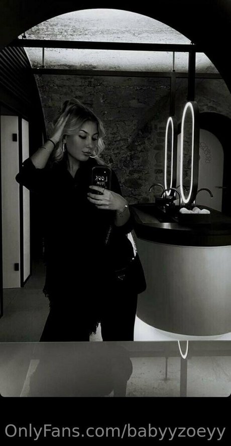 babyyzoeyy star exclusive photos