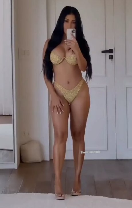 Simone E Simaria high quality model image