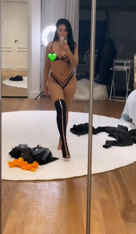 Simone E Simaria naked pornstar pic