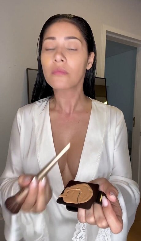 Simone E Simaria model image