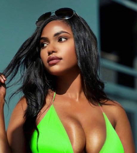 Sophia Cardinez hot pornstar pics