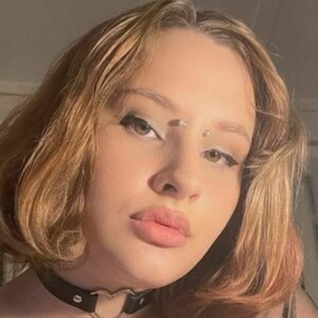 DakotaDoll star erotic galleries