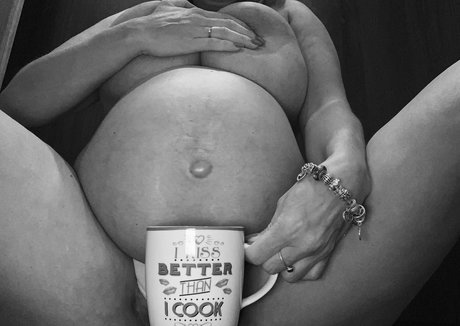 prettypregnant35 beautiful model gallery