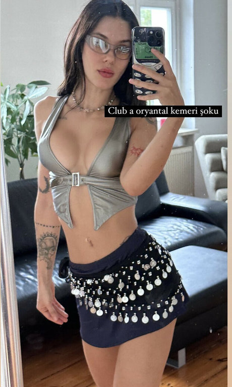 Kedimari naked pornstar picture