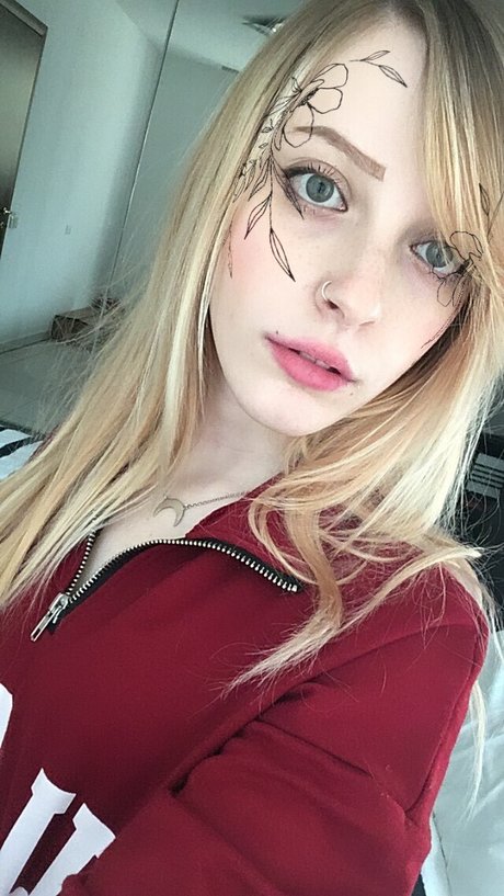 Agnese Innocente exclusive model picture