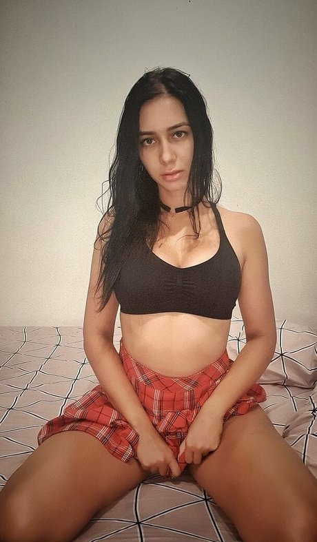 kyara in ropes top actress pictures