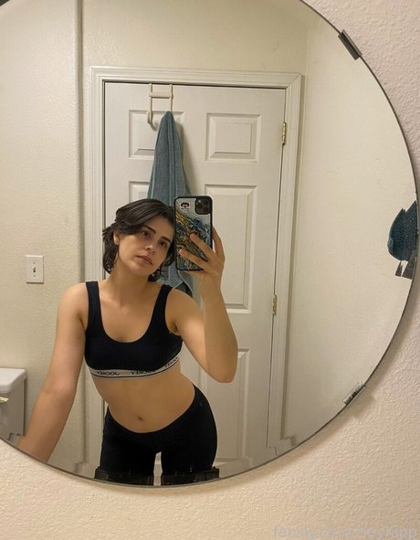 HeyKipp pornographic actress picture