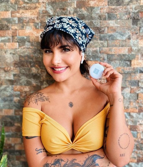 Martina La Peligrosa erotic model img