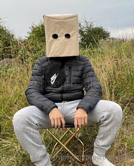 paperbagfree naked actress photo