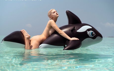 EvaElfie beautiful model picture