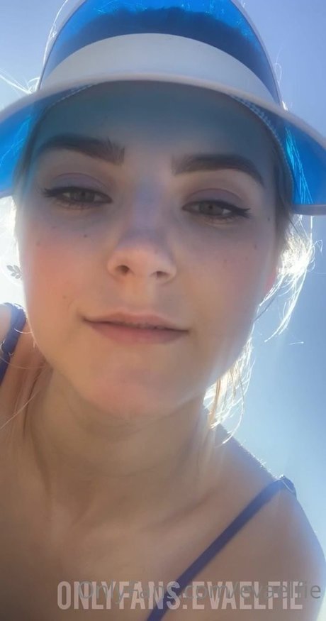 EvaElfie model naked pictures