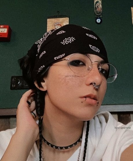 itzel2002free xxx pornstar pic