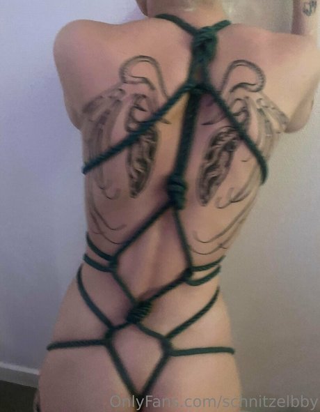 schnitzelbby naked actress pics