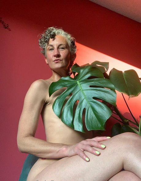 margotdeveraux exclusive actress pics