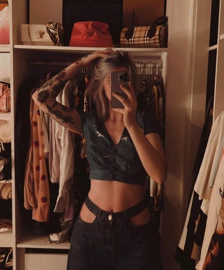 Gabi Cattuzzo beautiful model pic