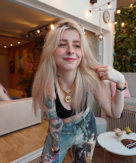 Gabi Cattuzzo star high quality pics