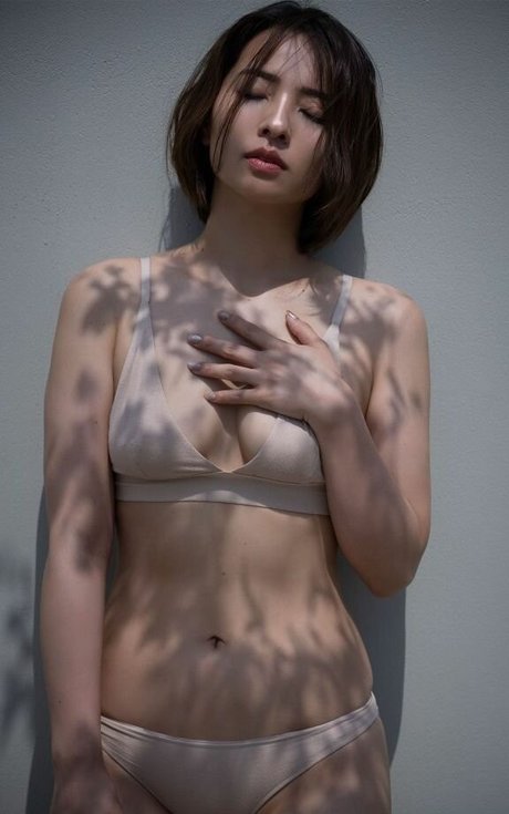 Ayame Misaki nude pornstar img