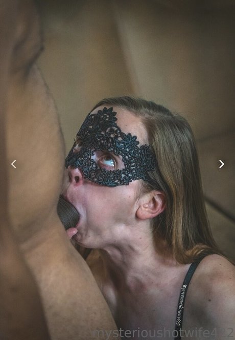 MysteriousHotWife422 porn model image