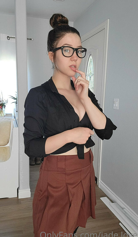 Jade Love Profile pic