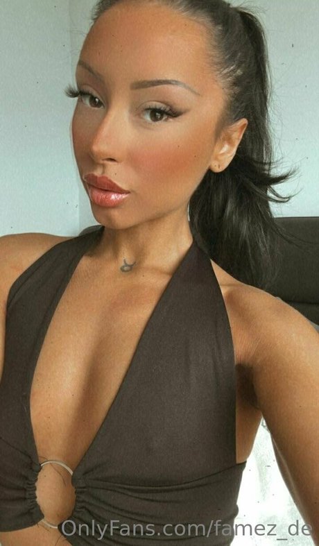 famez de exclusive model picture